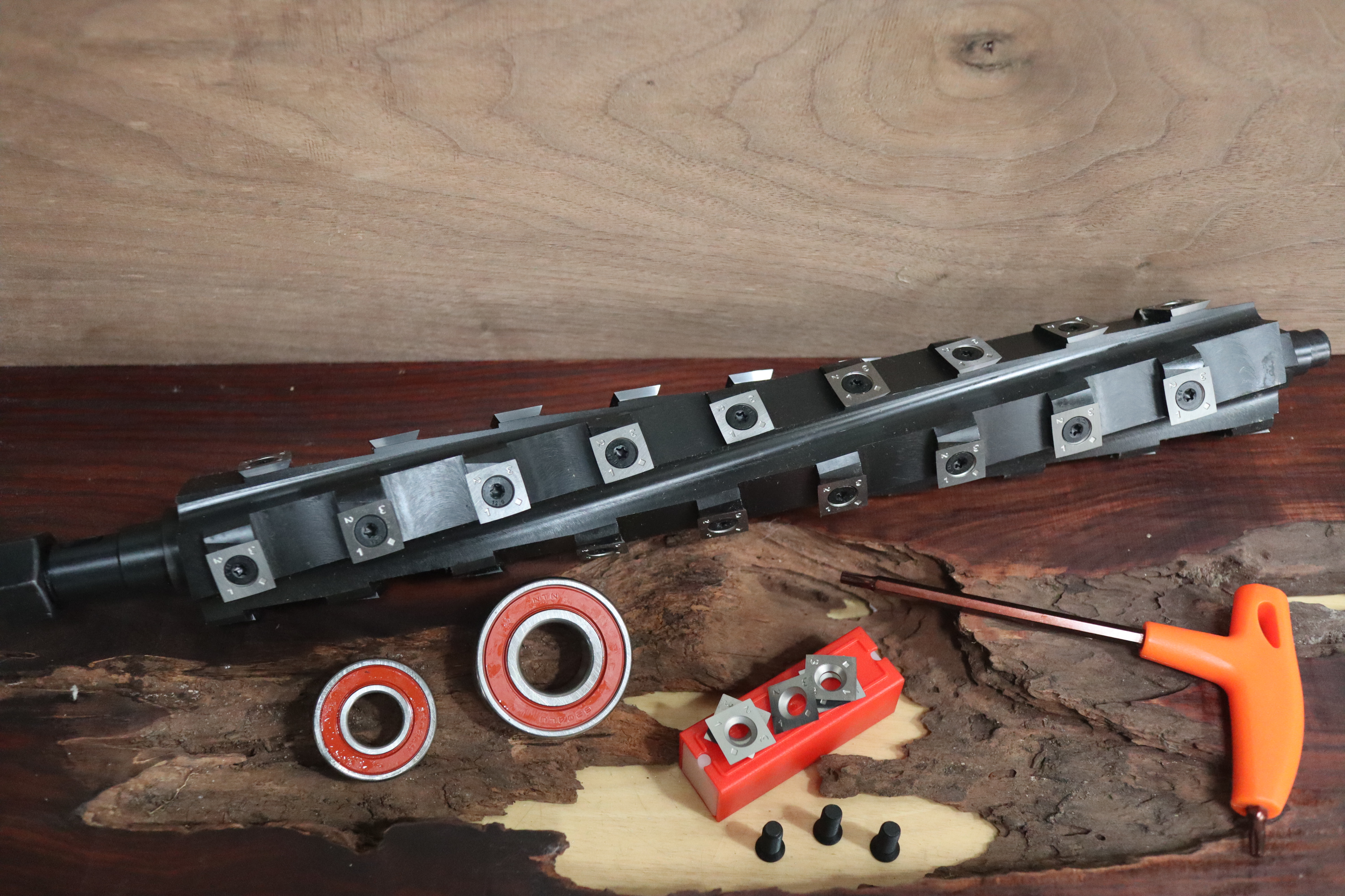 เพลาสำหรับใส่ DEWALT 735 แถมเม็ดมีด 15 เม็ด